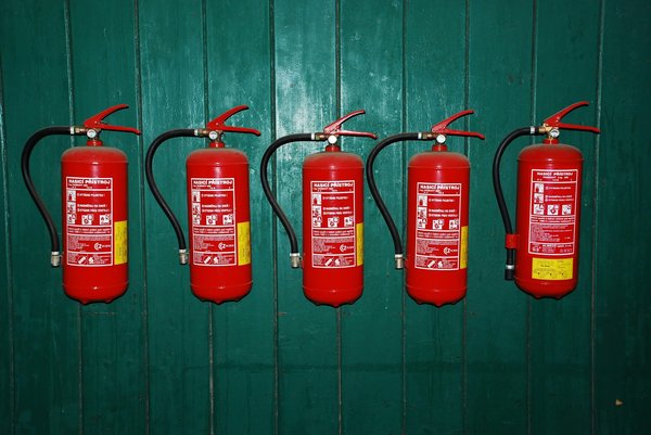 La sécurité avant tout: Pourquoi et comment réaliser le contrôle des extincteurs régulièrement?